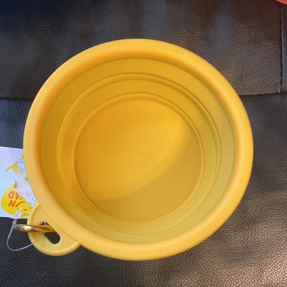 3 pet collapsible Bowels never used